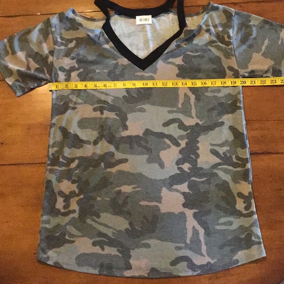 💕One large left💕Black Army Camo Top - Picture 3 of 3